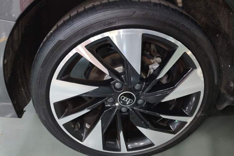 Used Audi A3 2024 A3L Limousine 35 TFSI Fashion Sport Model Right Rear Wheel Hub