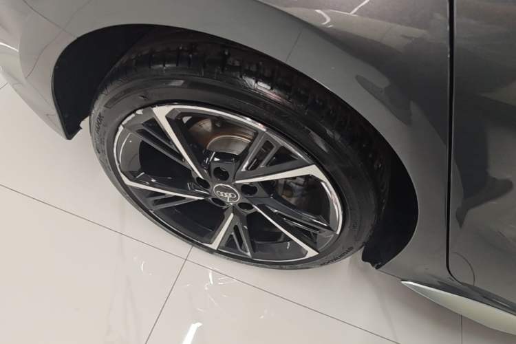 Used Audi A3 2024 Sportback 35 TFSI Fashionable Sports Model Right Rear Wheel Hub
