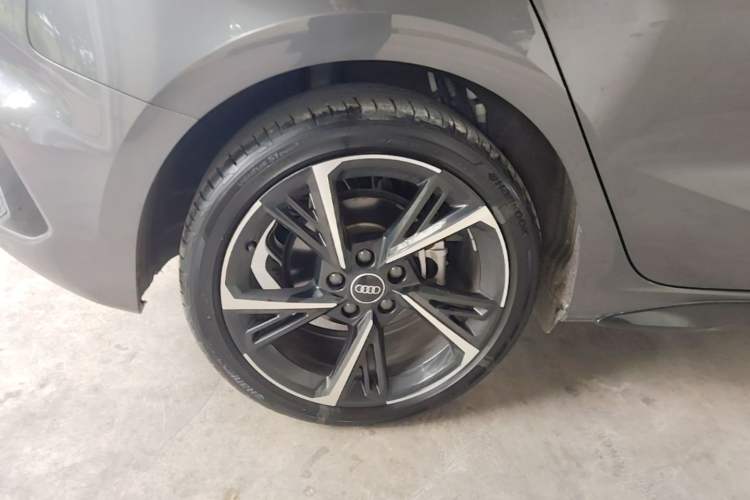 Used Audi A3 2024 Sportback 35 TFSI Fashionable Sports Model Right Rear Wheel Hub