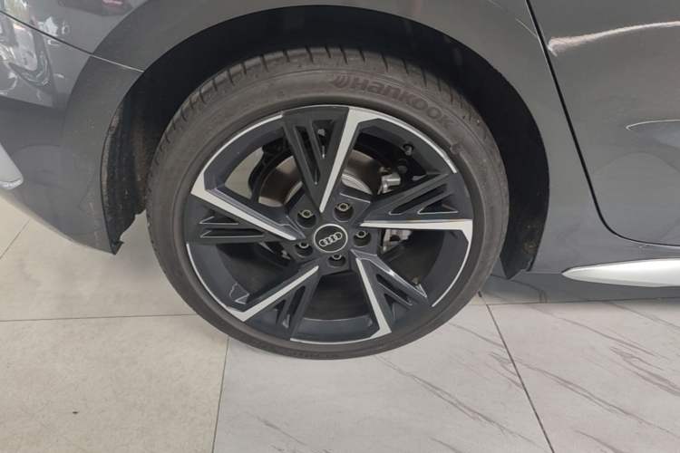 Used Audi A3 2024 Sportback 35 TFSI Fashionable Sports Model Right Rear Wheel Hub