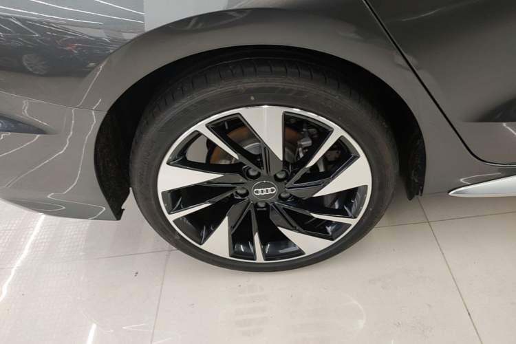 Used Audi A3 2024 A3L Limousine 35 TFSI Fashion Sport Model Right Rear Wheel Hub
