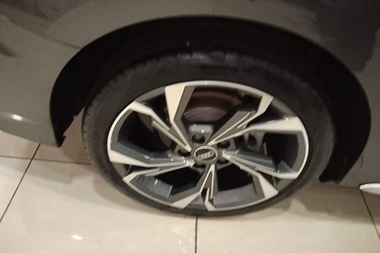 Used Audi A3 2024 A3L Limousine 35 TFSI Fashion Sport Model Right Rear Wheel Hub