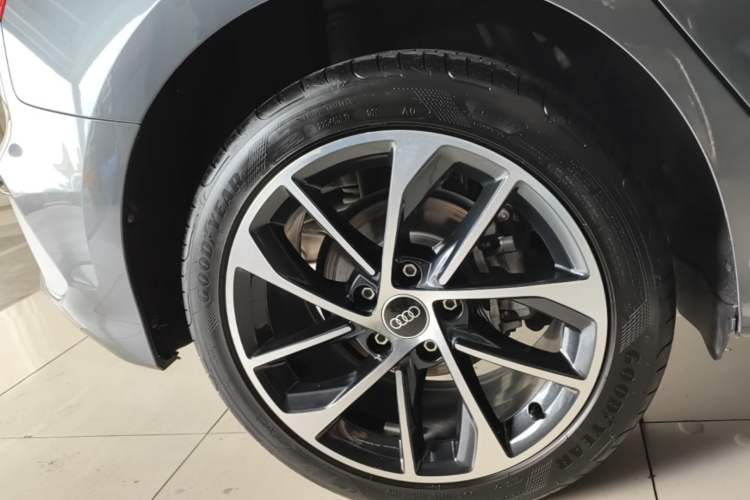 Used Audi A3 2024 Sportback 35 TFSI Advanced Sport Edition Right Rear Wheel Hub
