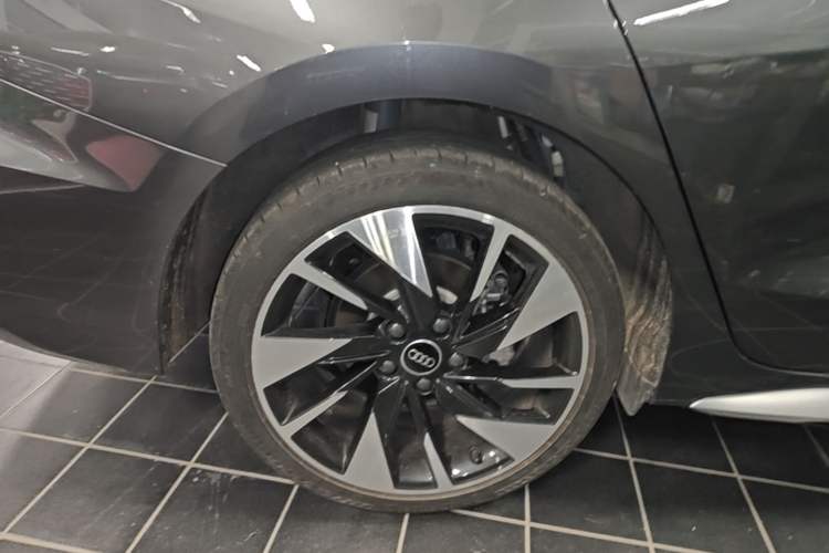 Used Audi A3 2024 A3L Limousine 35 TFSI Fashion Sport Model Right Rear Wheel Hub