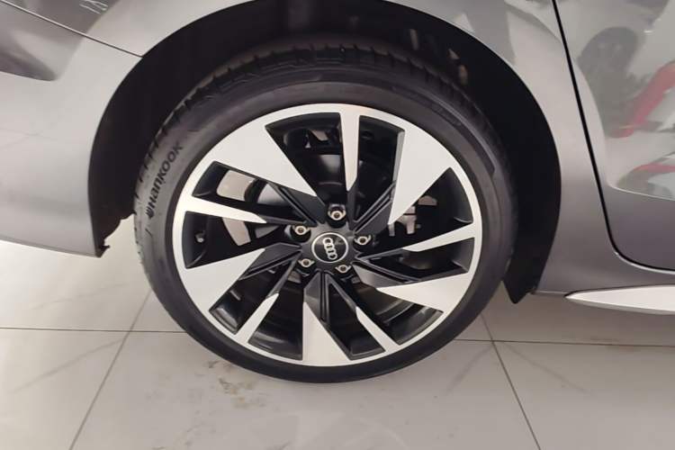 Used Audi A3 2024 A3L Limousine 35 TFSI Fashion Sport Model Right Rear Wheel Hub