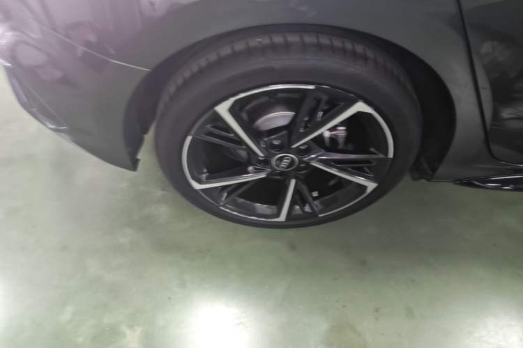 Used Audi A3 2024 Sportback 35 TFSI Fashionable Sports Model Right Rear Wheel Hub