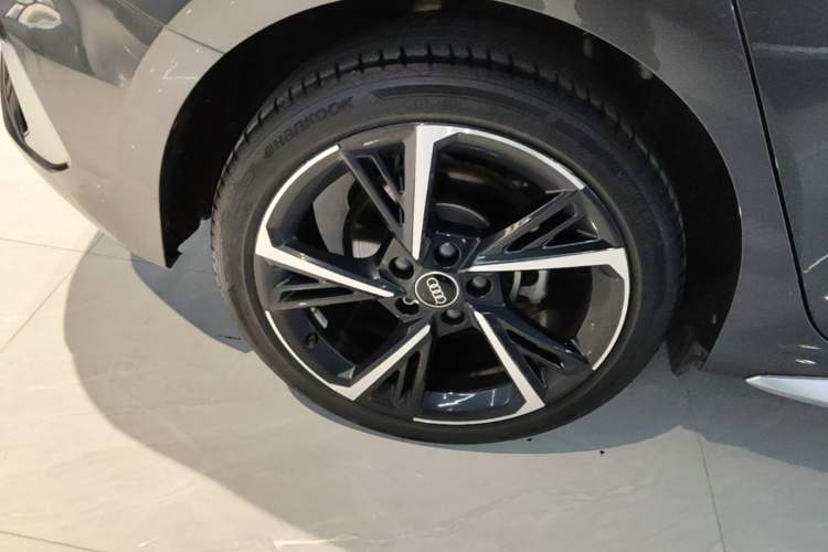 Used Audi A3 2024 Sportback 35 TFSI Fashionable Sports Model Right Rear Wheel Hub