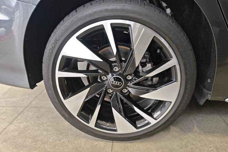 Used Audi A3 2024 A3L Limousine 35 TFSI Fashion Sport Model Right Rear Wheel Hub