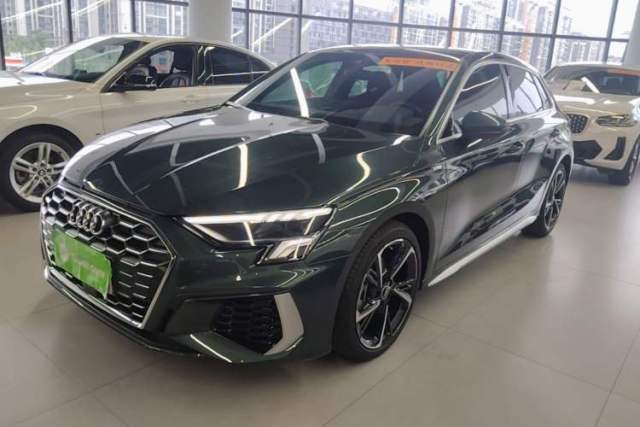Ojetý Audi A3 2024 Sportback 35 TFSI Fashionable Sports Model
