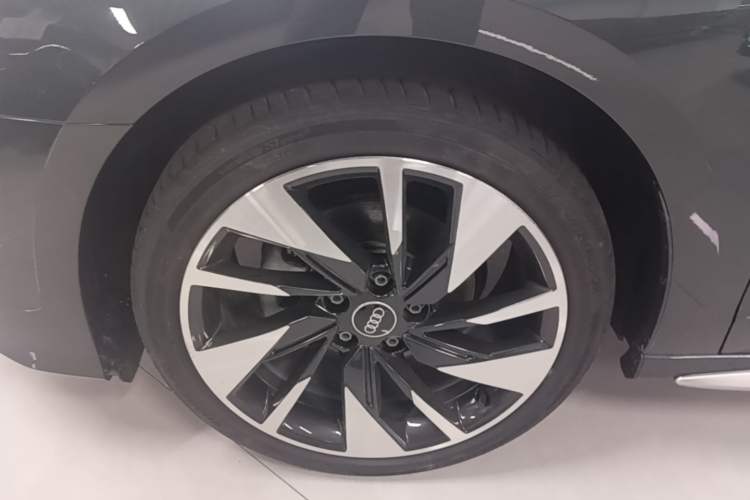 Used Audi A3 2024 A3L Limousine 35 TFSI Fashion Sport Model Left Front Wheel Hub
