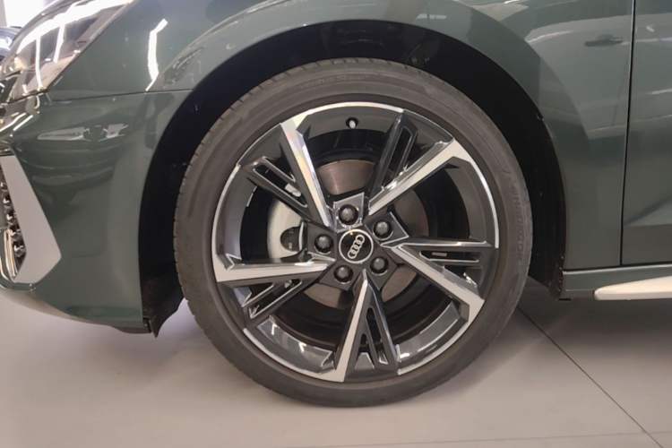 Used Audi A3 2024 Sportback 35 TFSI Fashionable Sports Model Left Front Wheel Hub