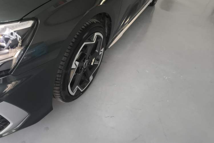 Used Audi A3 2024 A3L Limousine 35 TFSI Fashion Sport Model Left Front Wheel Hub