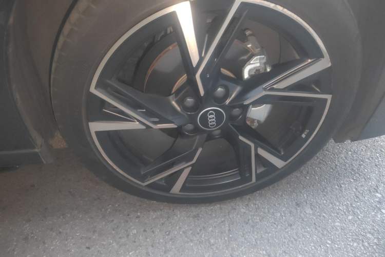Used Audi A3 2024 A3L Limousine 35 TFSI RS Performance Package Right Front Wheel Hub