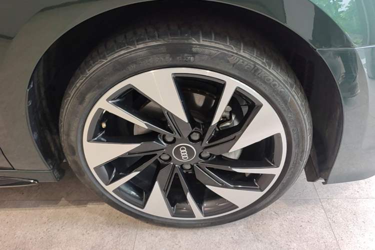 Used Audi A3 2024 A3L Limousine 35 TFSI Fashion Sport Model Right Front Wheel Hub