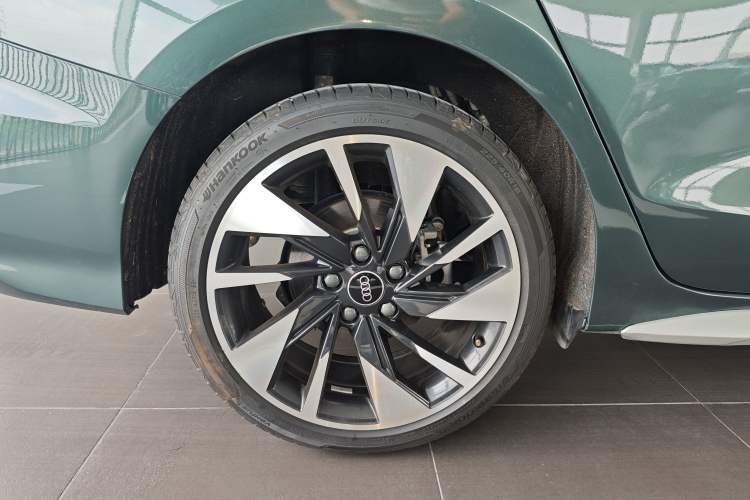 Used Audi A3 2024 A3L Limousine 35 TFSI Fashion Sport Model Right Rear Wheel Hub