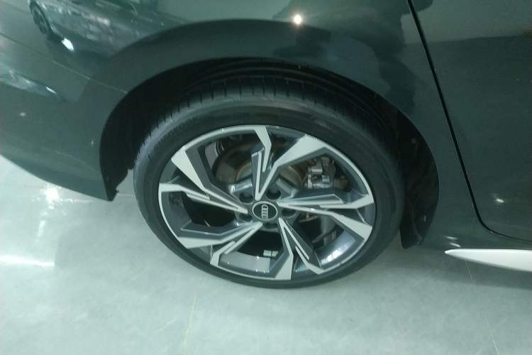 Used Audi A3 2024 A3L Limousine 35 TFSI Luxury Sport Edition Right Rear Wheel Hub