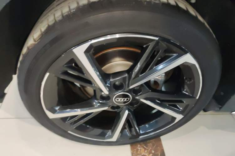 Used Audi A3 2024 Sportback 35 TFSI Fashionable Sports Model Right Rear Wheel Hub