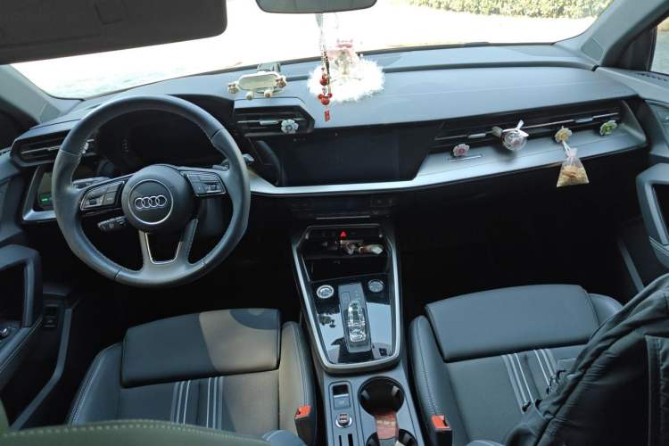 Used Audi A3 2024 A3L Limousine 35 TFSI Fashion Sport Model Center Console