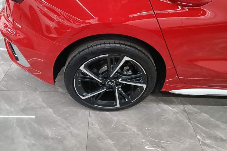 Used Audi A3 2024 Sportback 35 TFSI Fashionable Sports Model Right Rear Wheel Hub