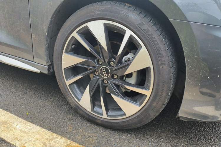 Used Audi A3 2024 A3L Limousine 35 TFSI Fashion Sport Model Right Front Wheel Hub