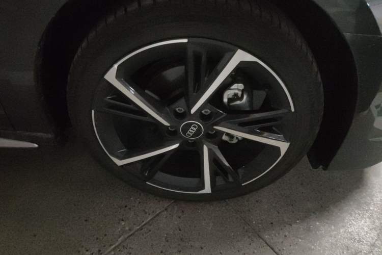 Used Audi A3 2024 Sportback 35 TFSI Fashionable Sports Model Right Front Wheel Hub
