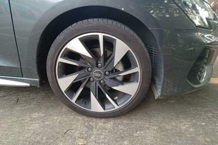 Used Audi A3 2024 A3L Limousine 35 TFSI Fashion Sport Model Right Front Wheel Hub