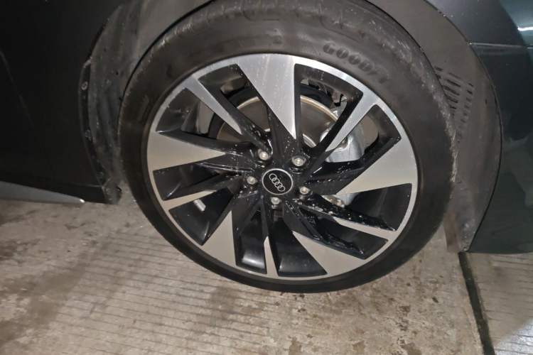 Used Audi A3 2024 A3L Limousine 35 TFSI Fashion Sport Model Right Front Wheel Hub