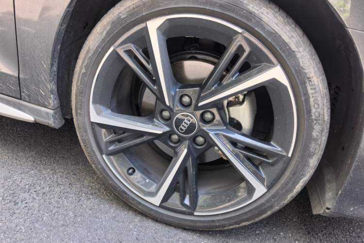 Used Audi A3 2024 Sportback 35 TFSI Fashionable Sports Model Right Front Wheel Hub