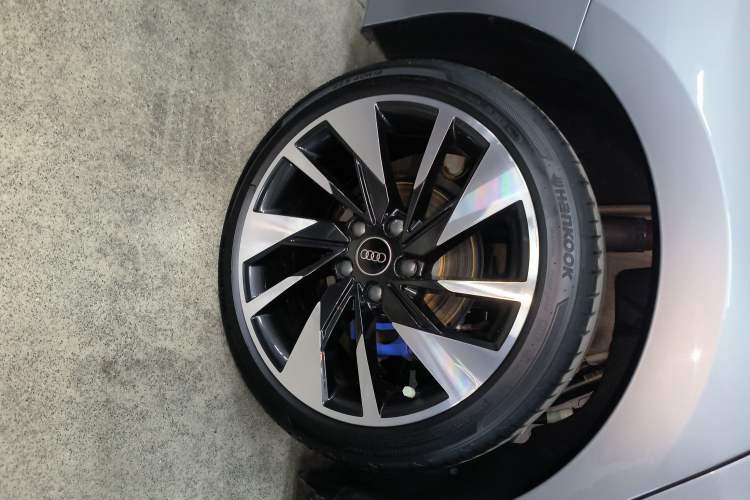 Used Audi A3 2024 A3L Limousine 35 TFSI Fashion Sport Model Right Rear Wheel Hub