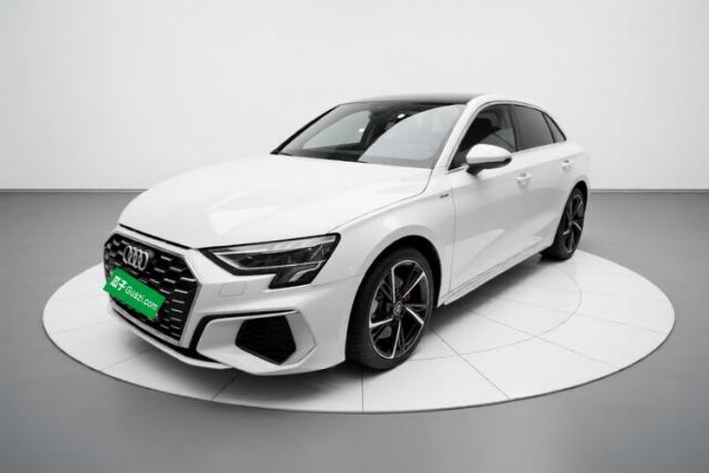 Ojetý Audi A3 2024 Sportback 35 TFSI Fashionable Sports Model