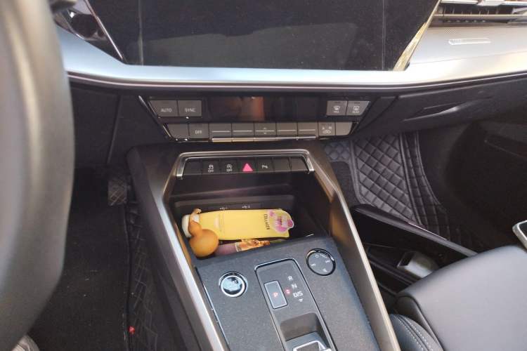 Used Audi A3 2024 Sportback 35 TFSI Fashionable Sports Model Audio And AC Panel