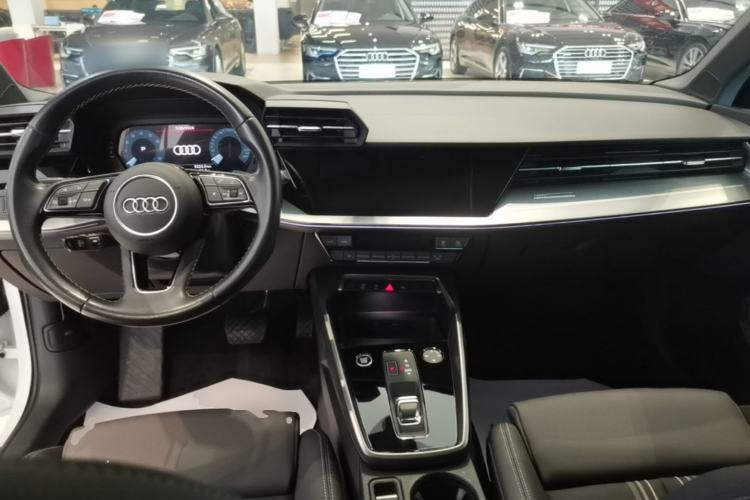 Used Audi A3 2024 Sportback 35 TFSI Fashionable Sports Model Center Console