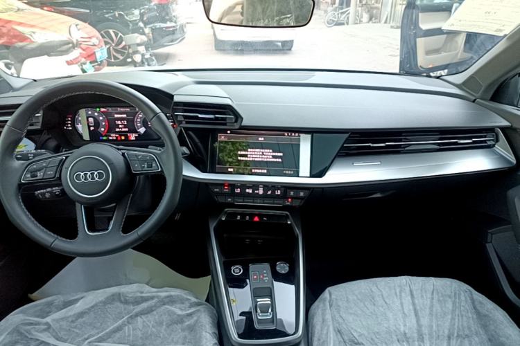 Used Audi A3 2024 A3L Limousine 35 TFSI Fashion Sport Model Center Console