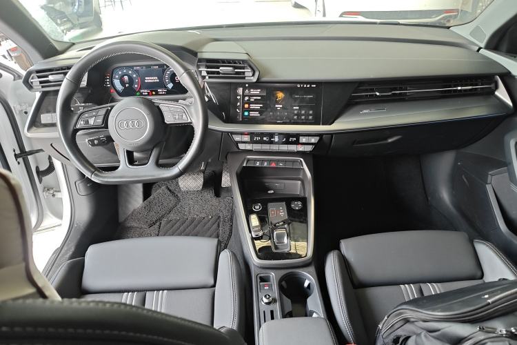 Used Audi A3 2024 Sportback 35 TFSI Fashionable Sports Model Center Console