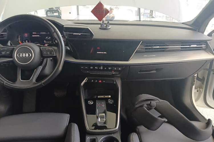 Used Audi A3 2024 A3L Limousine 35 TFSI Fashion Sport Model Center Console