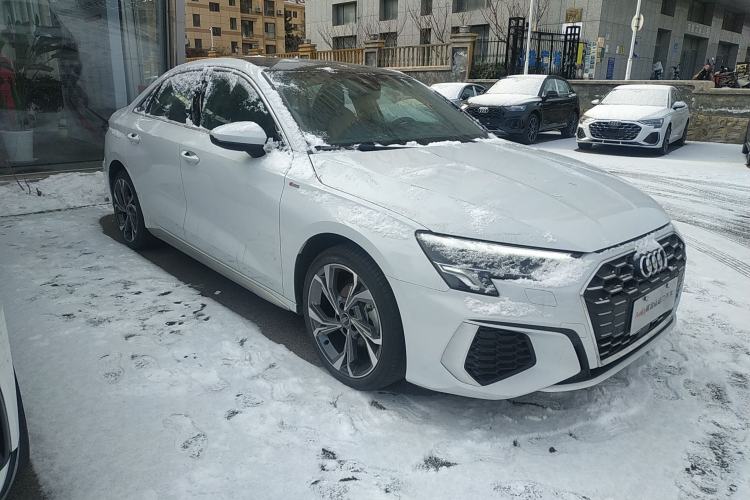 Used Audi A3 2024 A3L Limousine 35 TFSI Luxury Sport Edition Front Right 45 Deg