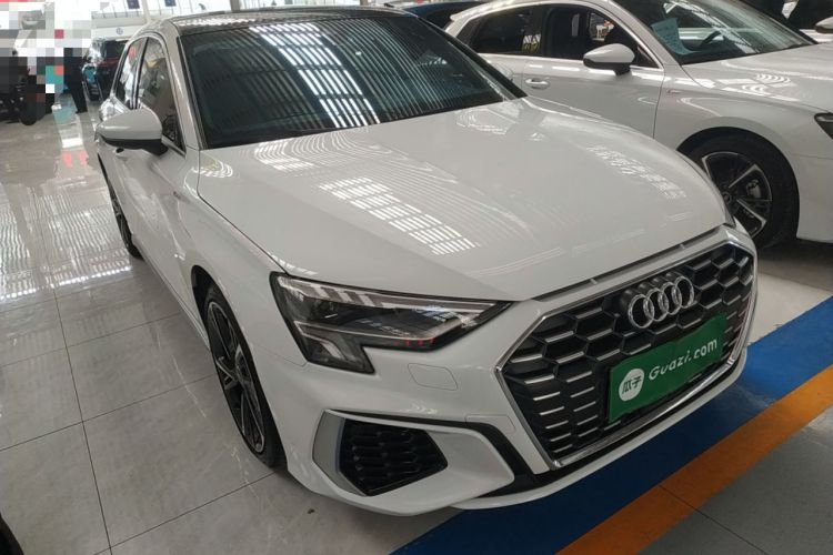 Used Audi A3 2024 Sportback 35 TFSI Fashionable Sports Model Front Right 45 Deg