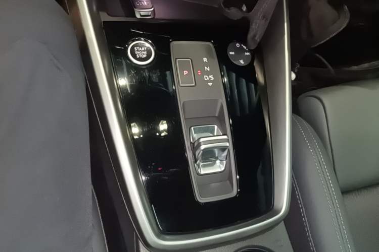 Used Audi A3 2024 Sportback 35 TFSI Fashionable Sports Model Gear Lever