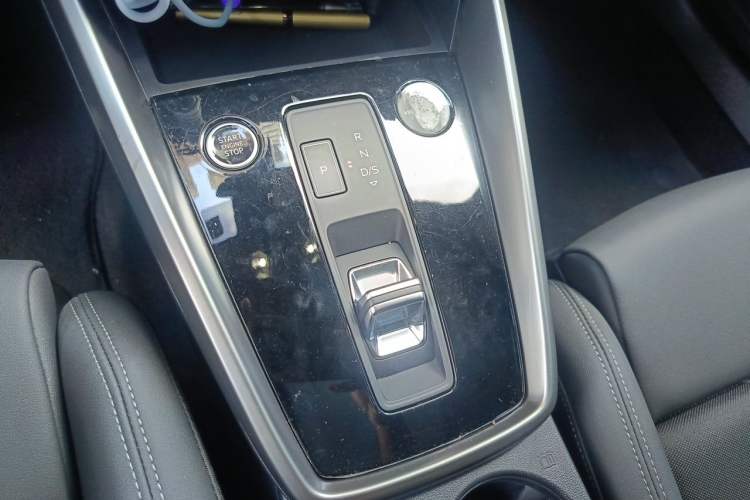 Used Audi A3 2024 Sportback 35 TFSI Fashionable and Elegant Model Gear Lever
