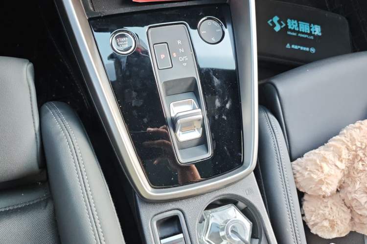 Used Audi A3 2024 A3L Limousine 35 TFSI Fashionable and Elegant Model Gear Lever