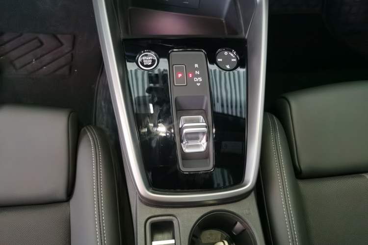 Used Audi A3 2024 Sportback 35 TFSI Fashionable Sports Model Gear Lever
