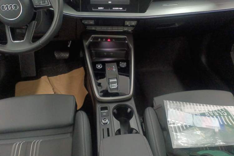 Used Audi A3 2024 A3L Limousine 35 TFSI Fashion Sport Model Gear Lever