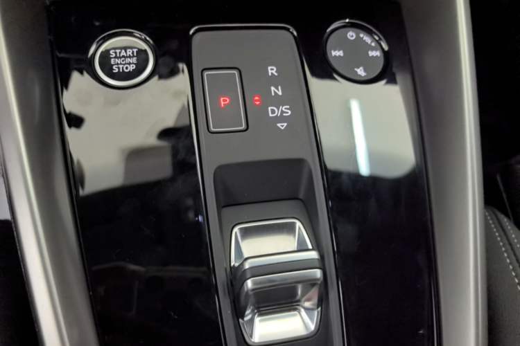 Used Audi A3 2024 Sportback 35 TFSI Fashionable Sports Model Gear Lever