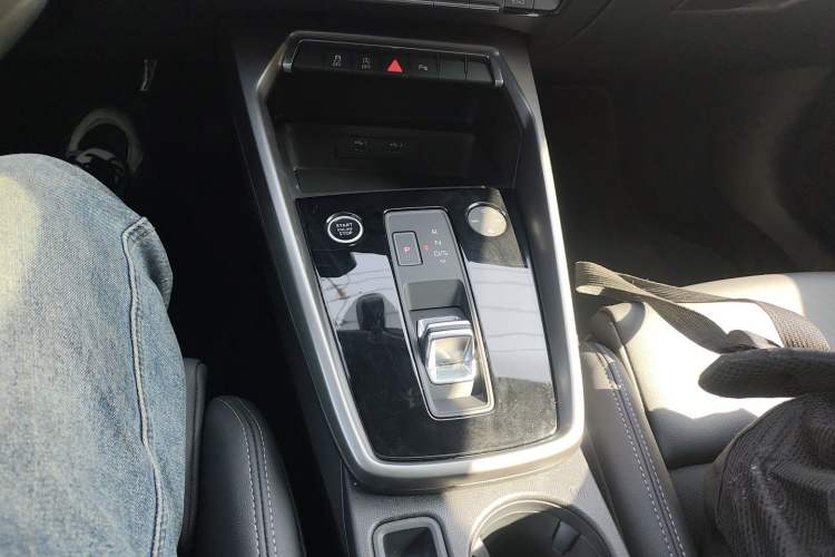 Used Audi A3 2024 Sportback 35 TFSI Fashionable Sports Model Gear Lever