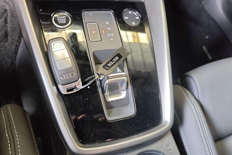 Used Audi A3 2024 Sportback 35 TFSI Fashionable Sports Model Gear Lever
