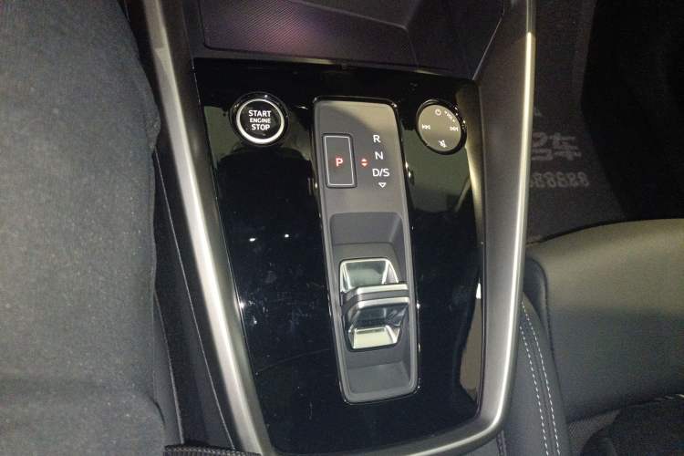 Used Audi A3 2024 A3L Limousine 35 TFSI Fashion Sport Model Gear Lever