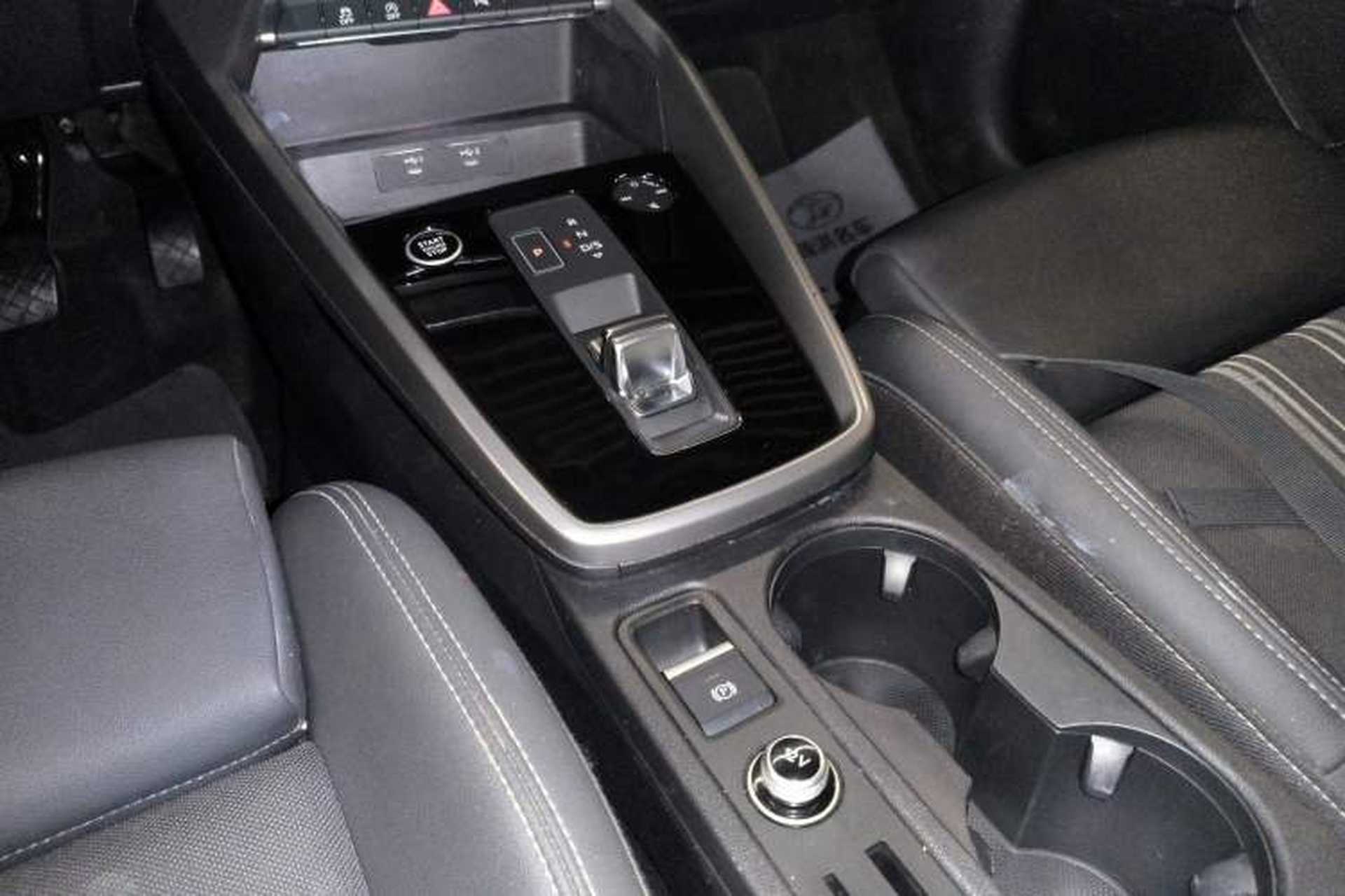 Used Audi A3 2024 A3L Limousine 35 TFSI Fashion Sport Model Gear Lever