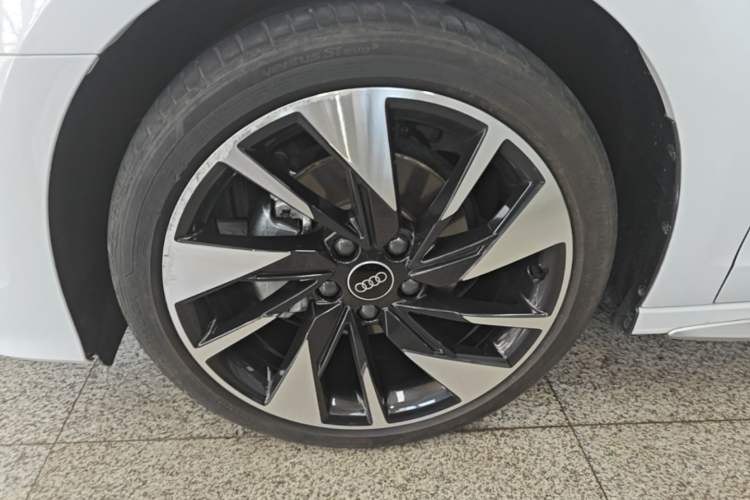 Used Audi A3 2024 A3L Limousine 35 TFSI Fashion Sport Model Left Front Wheel Hub
