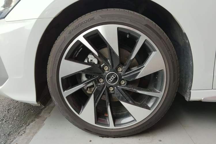 Used Audi A3 2024 A3L Limousine 35 TFSI Fashion Sport Model Left Front Wheel Hub