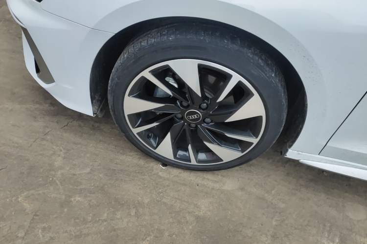 Used Audi A3 2024 A3L Limousine 35 TFSI Fashion Sport Model Left Front Wheel Hub